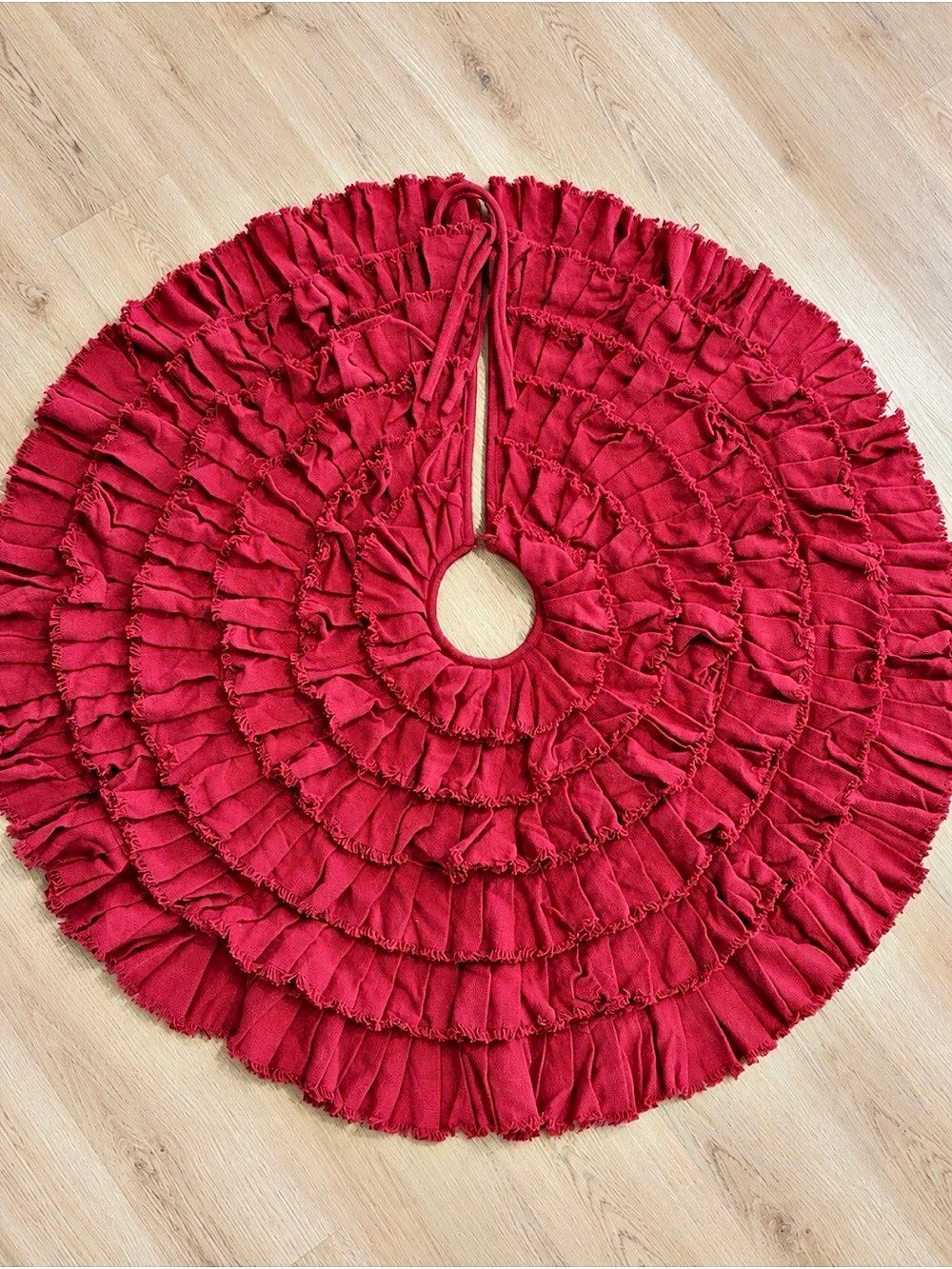 Nancy's Nook Cotton Ruffled Red Decor
